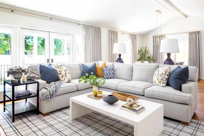 How to decorate living room with sectional sofa