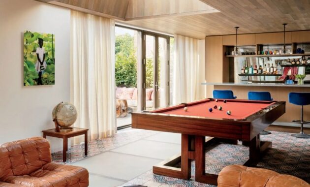 How to decorate a pool table room