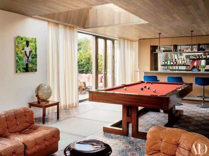 How to decorate a pool table room