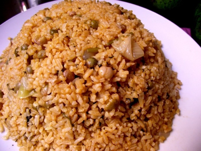 How to cook arroz con gandules dominican style